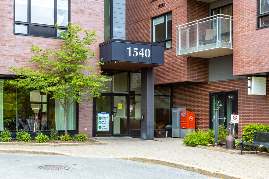 More Photos Of 1540 Montarville Rue, Saint-bruno Apartments For Lease