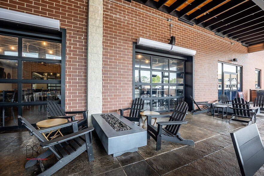 More Photos Of 110 E Hickory St, Streator Bar For Sale