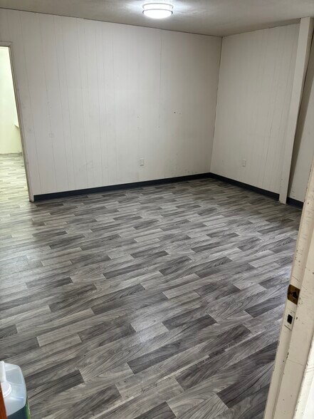 More Photos Of 163 SW Freeman Ave, Hillsboro Warehouse For Lease