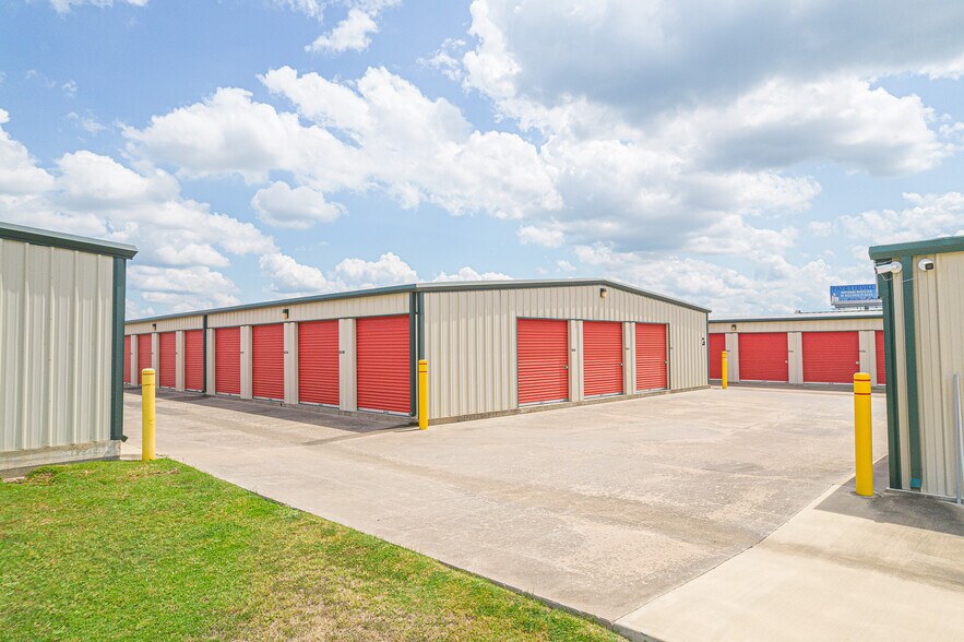 More Photos Of 1618 W State Highway 71, La Grange Self Storage For Sale