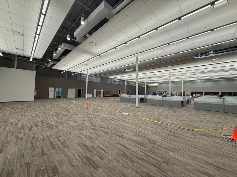 More Photos Of 8060 S Kyrene Rd, Tempe Light Manufacturing For Lease