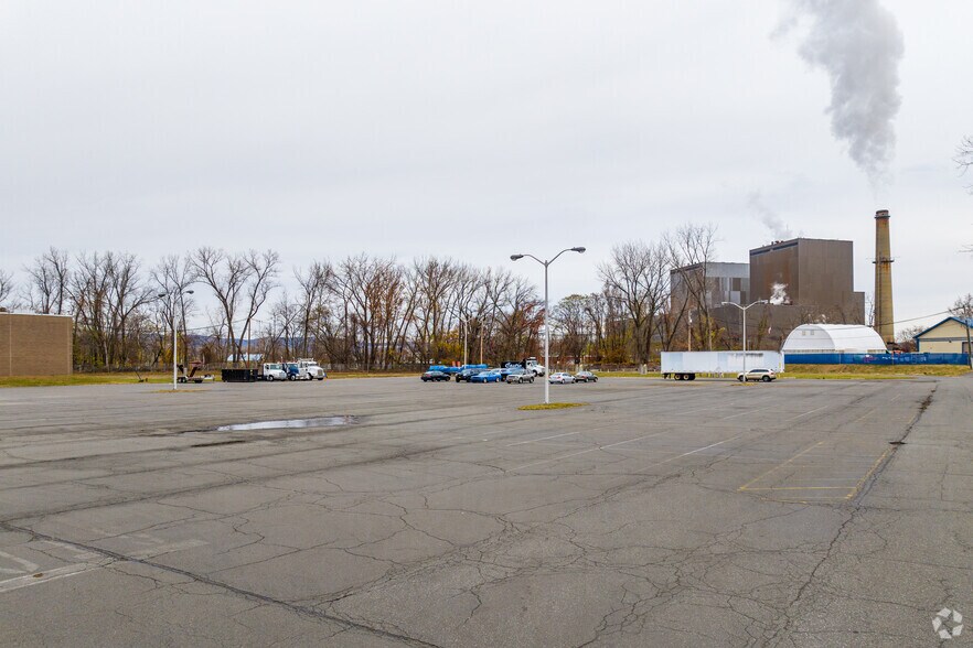 More Photos Of 152 Broadway, Haverstraw Warehouse For Lease