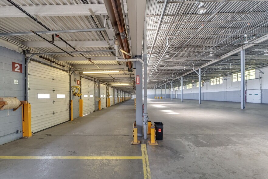 More Photos Of 87-147 Avocado St, Springfield Distribution For Sale