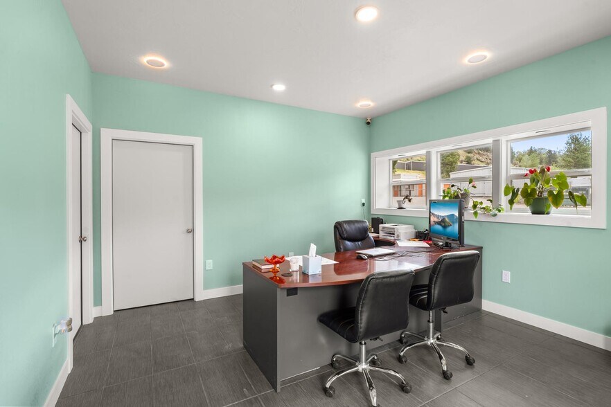 More Photos Of 5450 N River Rd, Gold Hill Self Storage For Sale