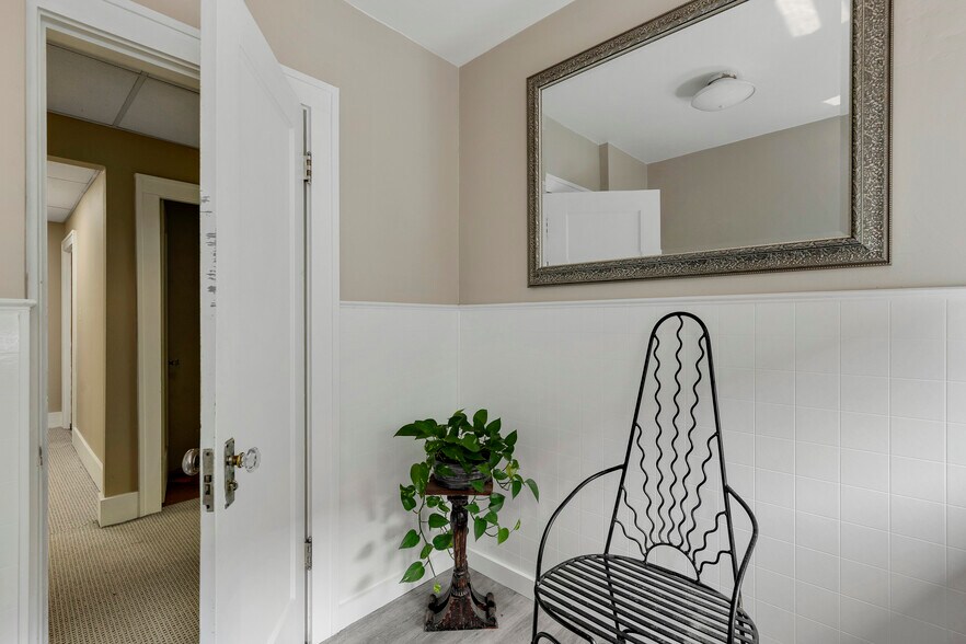 More Photos Of 1742 NE 43rd Ave, Portland Office Residential For Sale