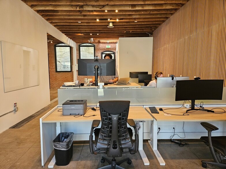 More Photos Of 1005 N Madison Ave, Los Angeles Storefront Retail Office For Lease