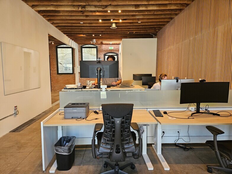 More Photos Of 1005 N Madison Ave, Los Angeles Storefront Retail Office For Lease