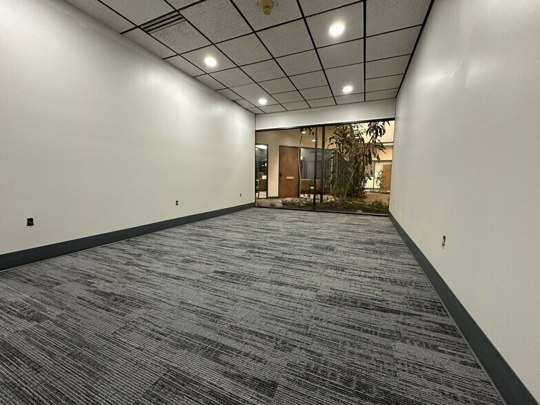More Photos Of 40 Adloff Ln, Springfield Medical For Lease