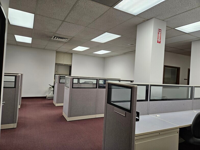 More Photos Of 1258 S Washington Ave, Saginaw Office For Sale