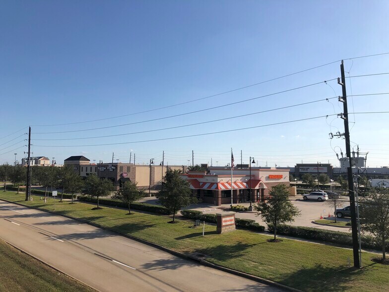 More Photos Of 520 Highway 6, Sugar Land Storefront For Lease