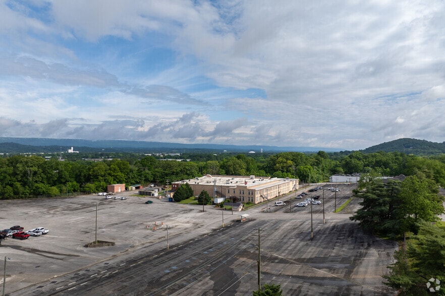 More Photos Of 2001 N Chamberlain Ave, Chattanooga Light Manufacturing For Sale