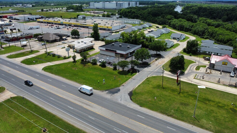 More Photos Of 1935 N Market St, Shreveport Freestanding For Sale