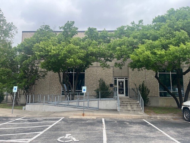More Photos Of 10420 Metric Blvd, Austin Warehouse For Lease