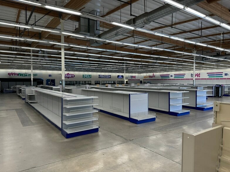 More Photos Of 20220-20222 US Highway 18, Apple Valley Supermarket For Lease