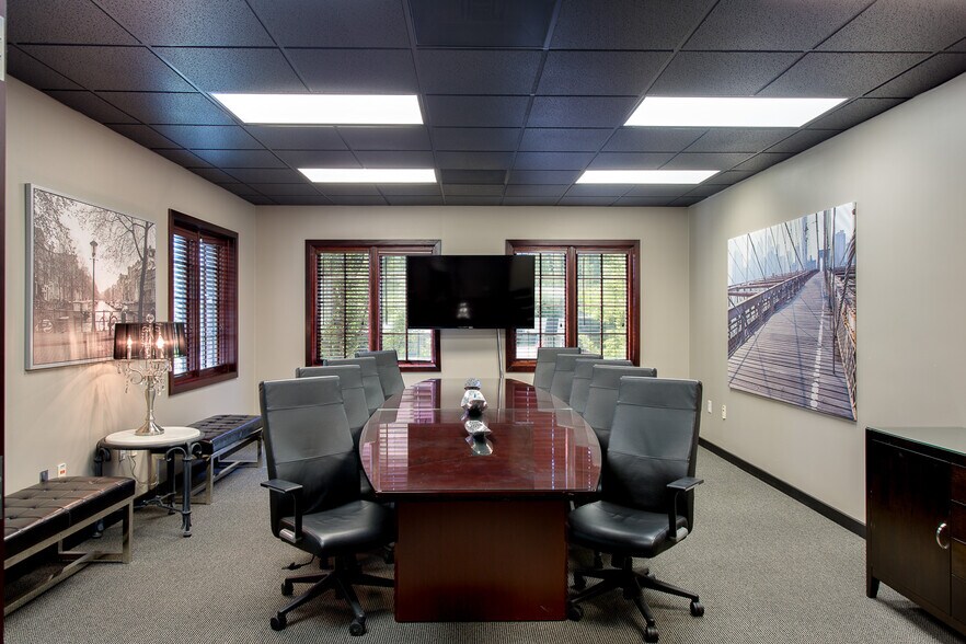 More Photos Of 15540 SW Boones Ferry Rd, Lake Oswego Office For Lease