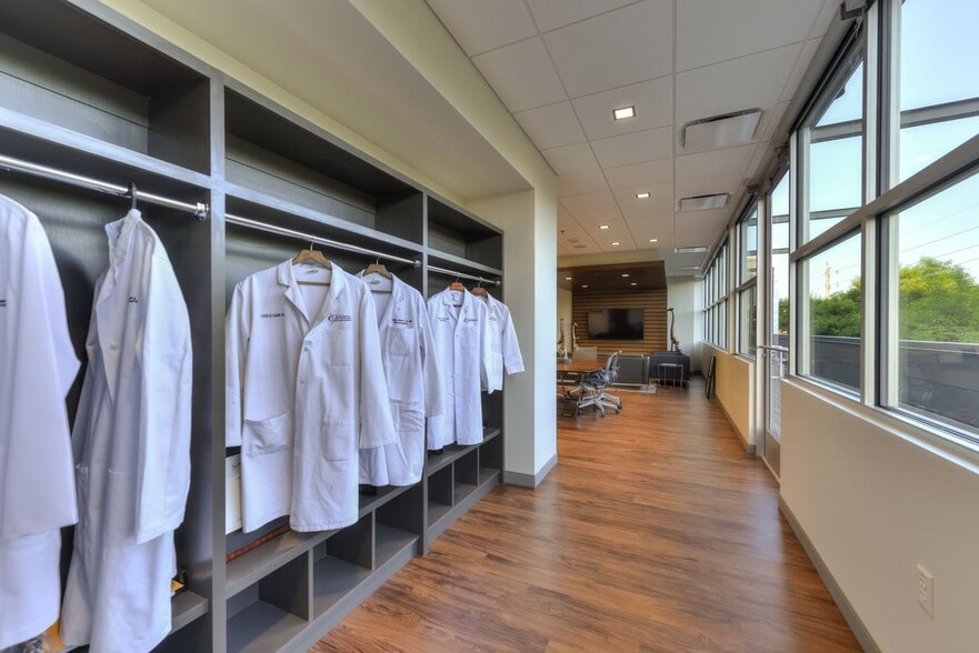 More Photos Of 4611 Centerview, San Antonio Medical For Sale