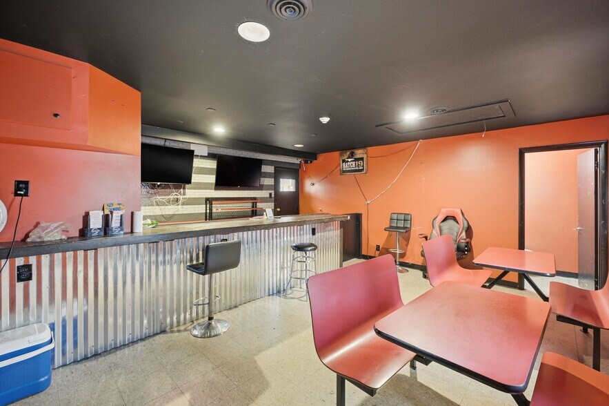 More Photos Of 344 E Lee St, Louisville Freestanding For Sale