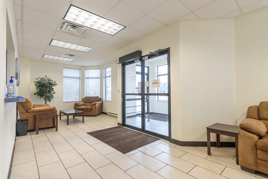 More Photos Of 2023 St. Mary's Blvd, Jefferson City Medical For Sale