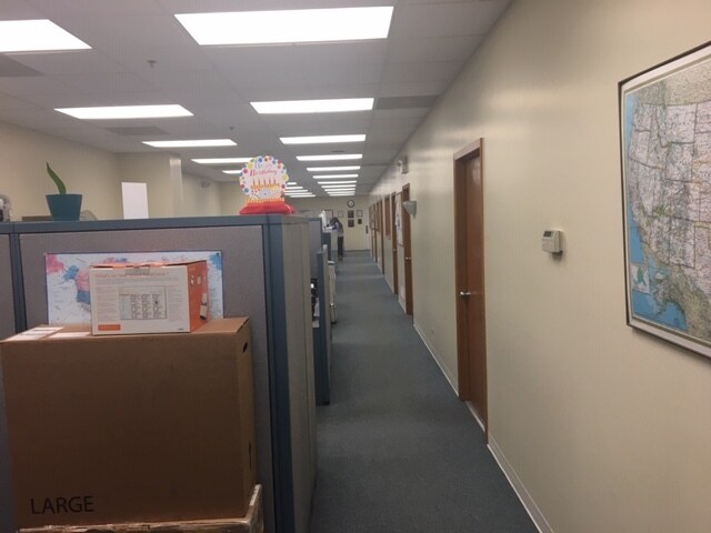 More Photos Of 1013 Tamarac Dr, Carpentersville Warehouse For Lease