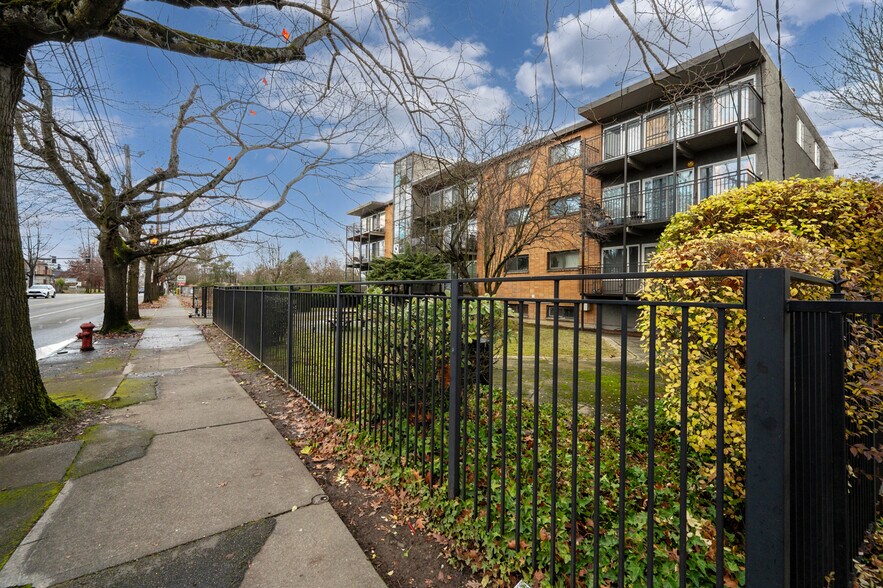More Photos Of 8630 Rainier Ave S, Seattle Multifamily For Sale