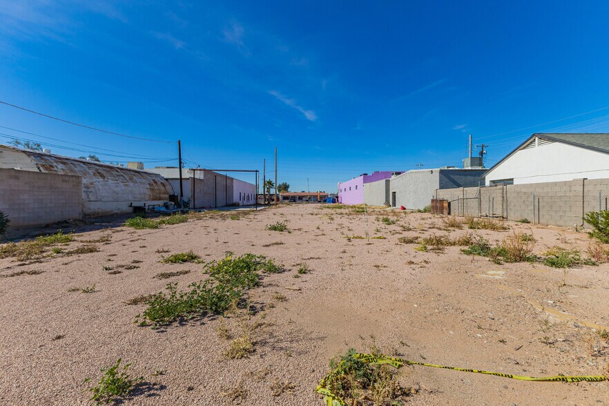 More Photos Of 2533 N 16th St, Phoenix Showroom For Sale