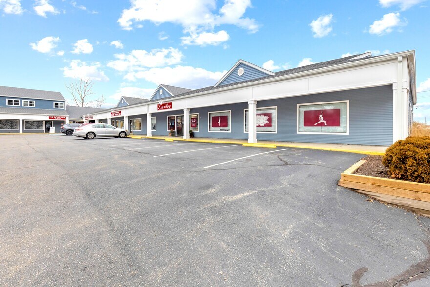 More Photos Of 170 Flanders Rd, Niantic Storefront For Lease