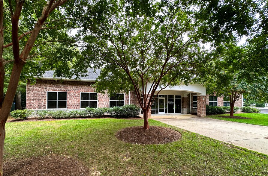 More Photos Of 662 Veterans Pky, Clayton Medical For Sale