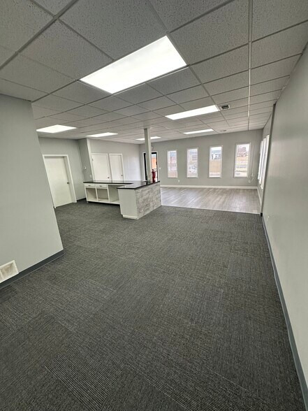 More Photos Of 415 S Kansas Ave, Olathe Warehouse For Lease