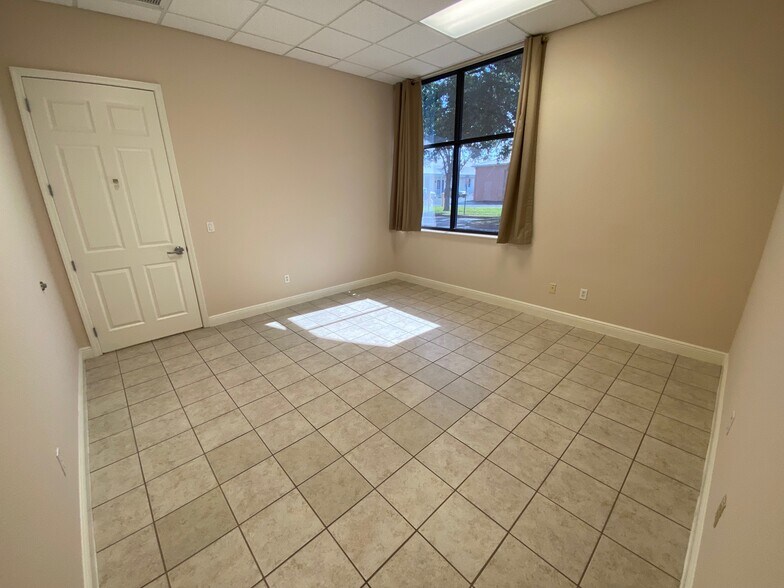More Photos Of 5483 Lee St, Lehigh Acres Flex For Sale