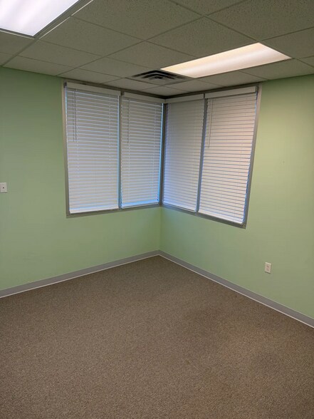 More Photos Of 13900 Quailbrook Dr, Oklahoma City Medical For Lease