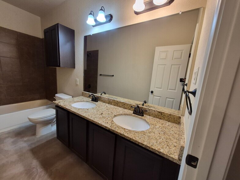 More Photos Of 698 Saengerhalle Rd, New Braunfels Apartments For Sale