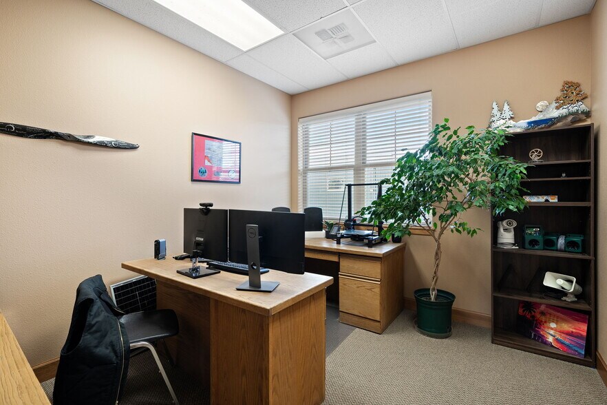 More Photos Of 270 E Sun Ranch Dr, Sisters Industrial For Sale