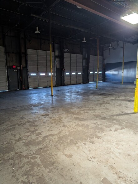 More Photos Of 2100 Jonesboro Rd, Atlanta Service For Lease