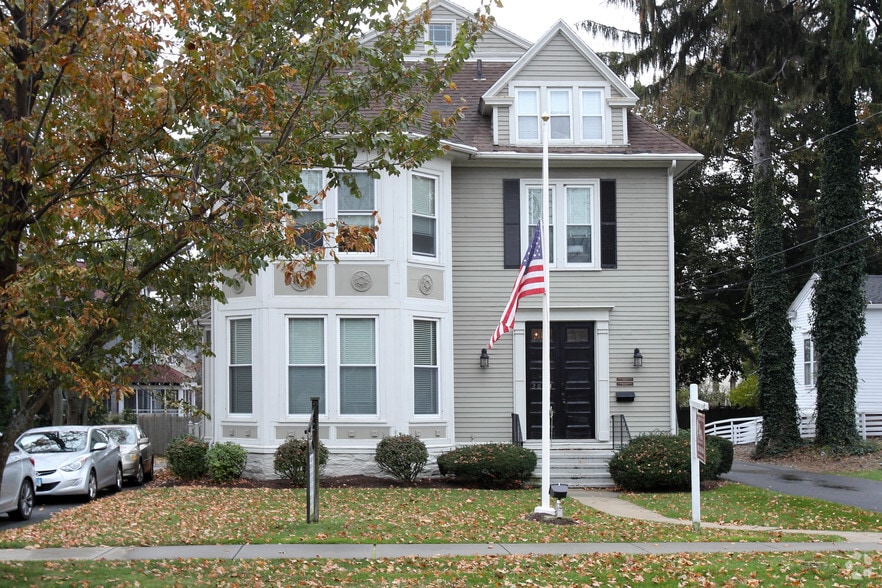 More Photos Of 2083 Main St, Stratford Office For Sale