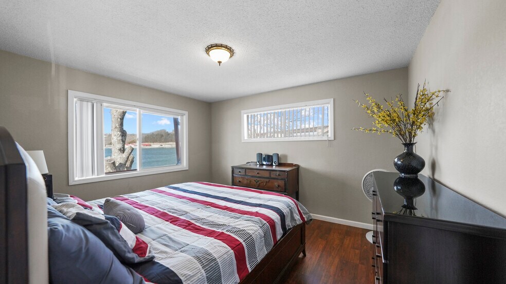 More Photos Of 91 Breeze Dr, Camdenton Hotel For Sale