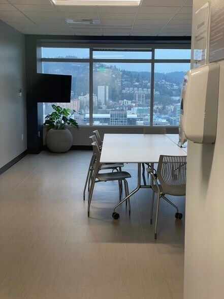 More Photos Of 805 SW Broadway, Portland Office For Lease