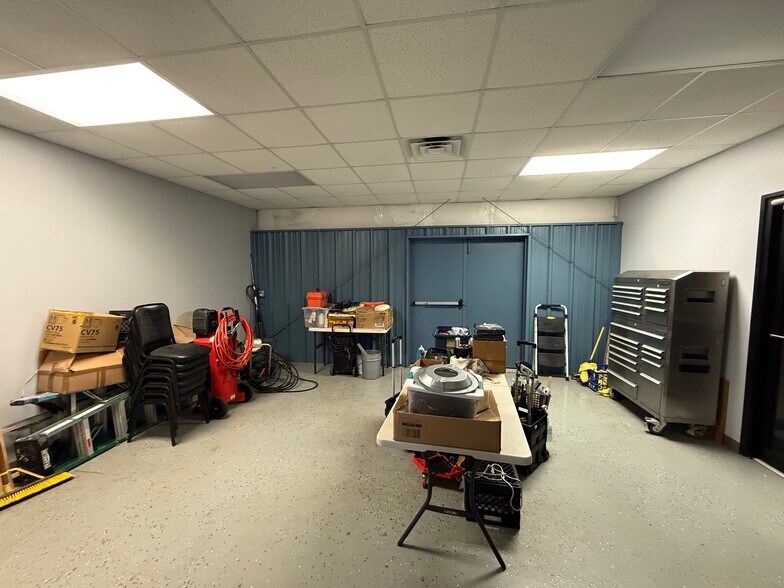 More Photos Of 951 Columbia Memorial Pky, Kemah Warehouse For Lease