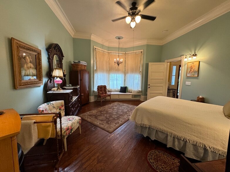 More Photos Of 224 W Chickasaw St, Tahlequah Hospitality For Sale