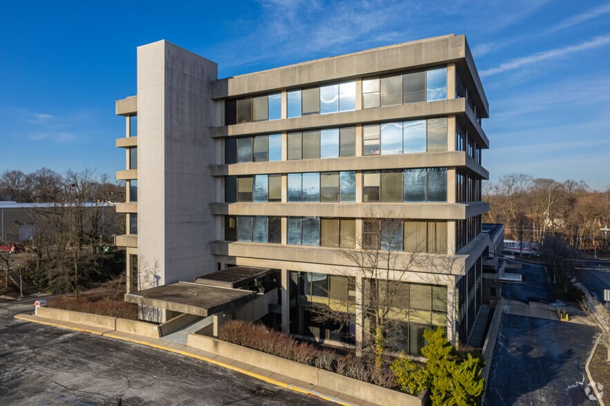 More Photos Of 600 W Cuthbert Blvd, Westmont Office For Sale