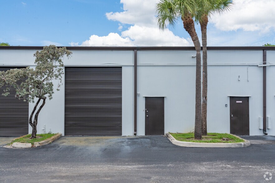 More Photos Of 6555 Powerline Rd, Fort Lauderdale Unknown For Lease