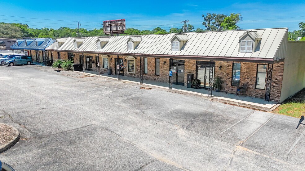 More Photos Of 5700 N Davis Hwy, Pensacola General Retail For Lease