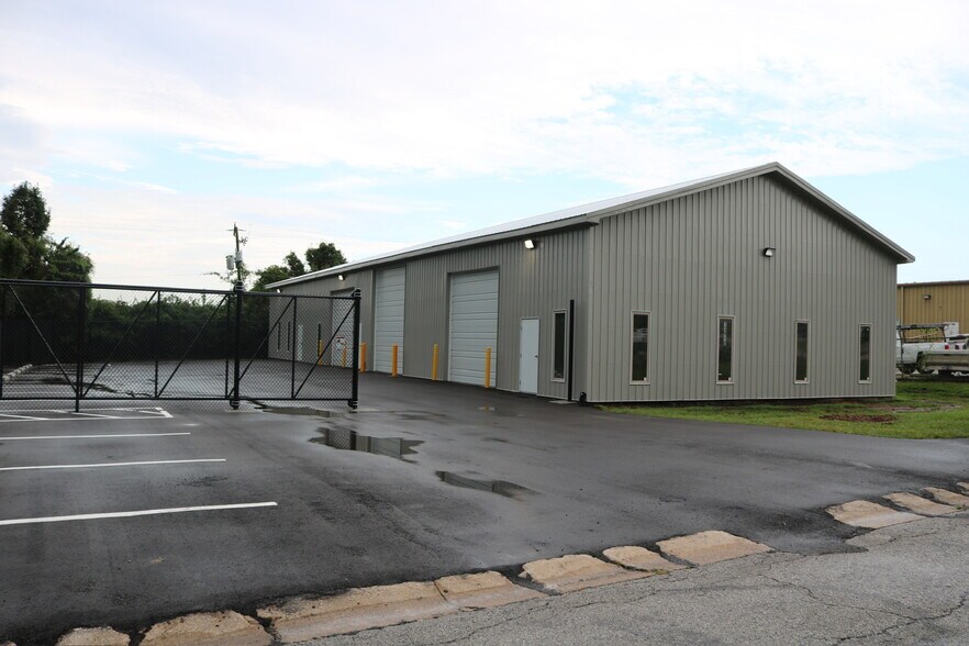 Primary Photo Of 13910 Century Ln, Grandview Warehouse For Lease