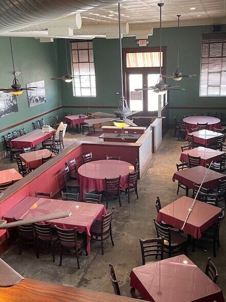 More Photos Of 101 E Main St, Brady Restaurant For Sale