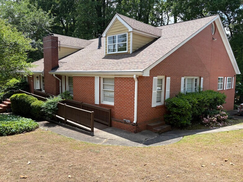 More Photos Of 100 SE Dogwood Dr, Marietta Office For Sale