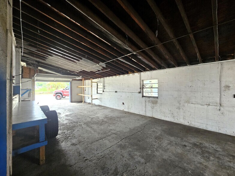 More Photos Of 15217 US 301, Dade City Office For Sale