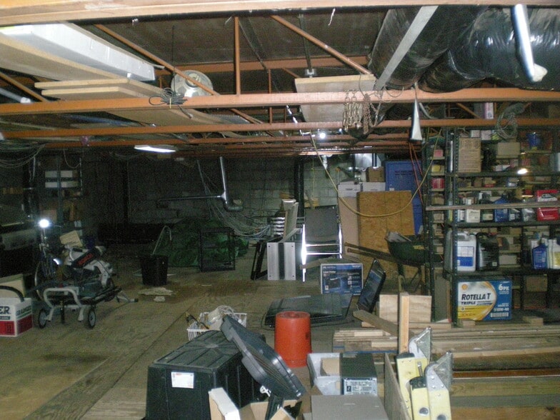 More Photos Of 12821 Capital St, Oak Park Warehouse For Sale