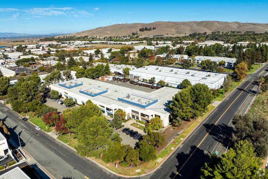 More Photos Of 2301 Arnold Industrial Way, Concord Warehouse For Lease