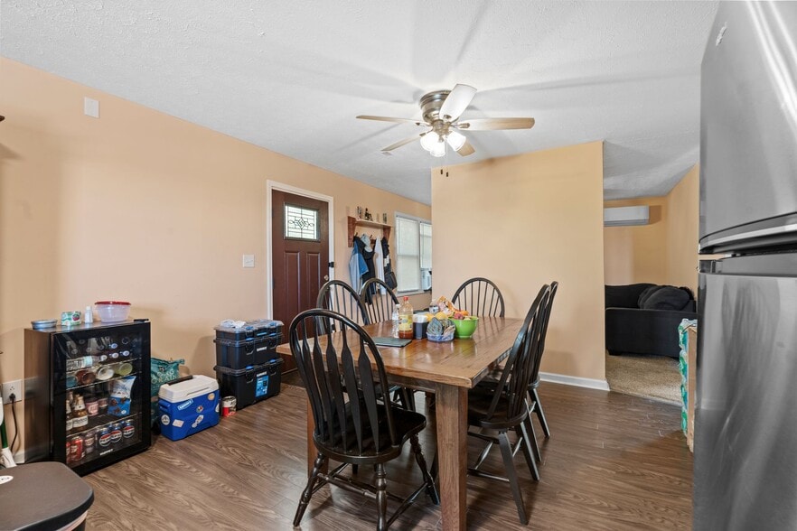 More Photos Of 808 Bypass Rd, Winchester Freestanding For Sale