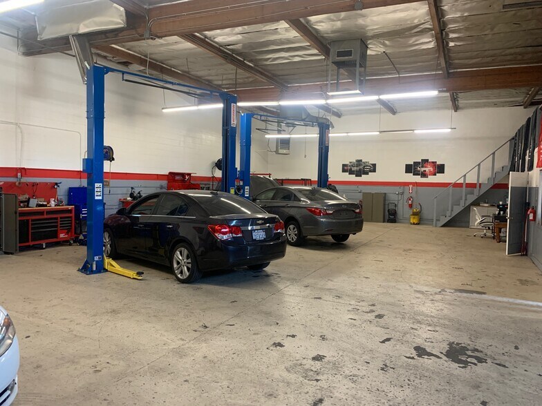 More Photos Of 10861-10867 Penrose St, Sun Valley Auto Repair For Lease