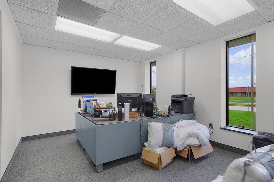 More Photos Of 4130 44th St SE, Grand Rapids Office For Sale